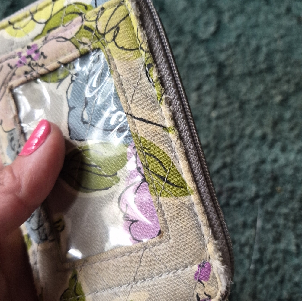Vera Bradley Floral Quilted Waĺlet with Wristlet Strap - Picture 5 of 8